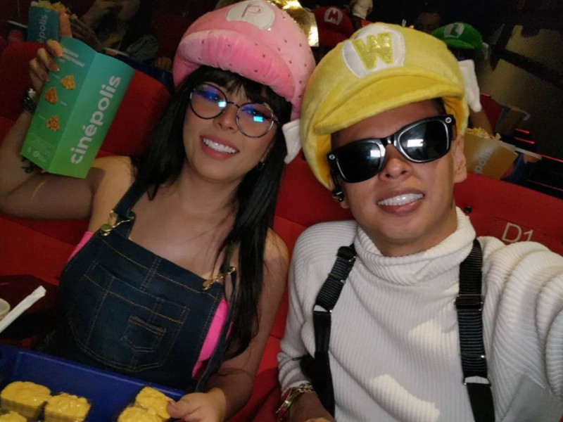 Alex Marin ve Super Mario Bros con sus tres novias; así disfrutaron de la película