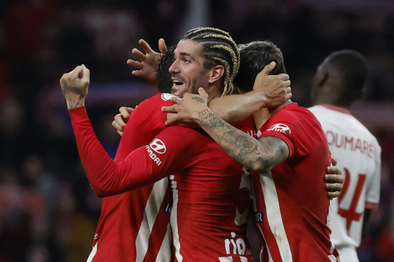 Atlético de Madrid a semis gracias a Memphis Depay y al VAR