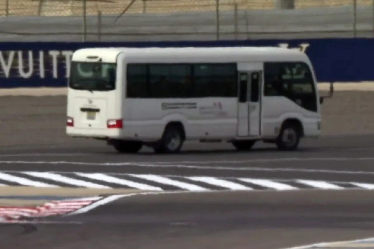 F1: Se detienen pruebas de pretemporada por autobus que invadió pista